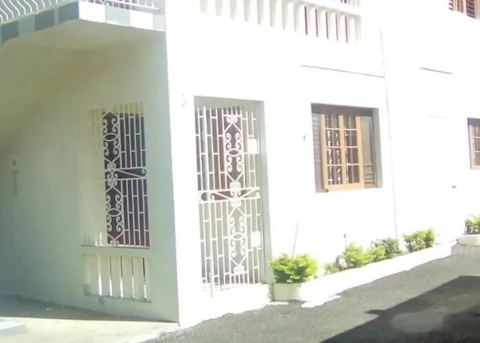 Main Street Villas Guest house *